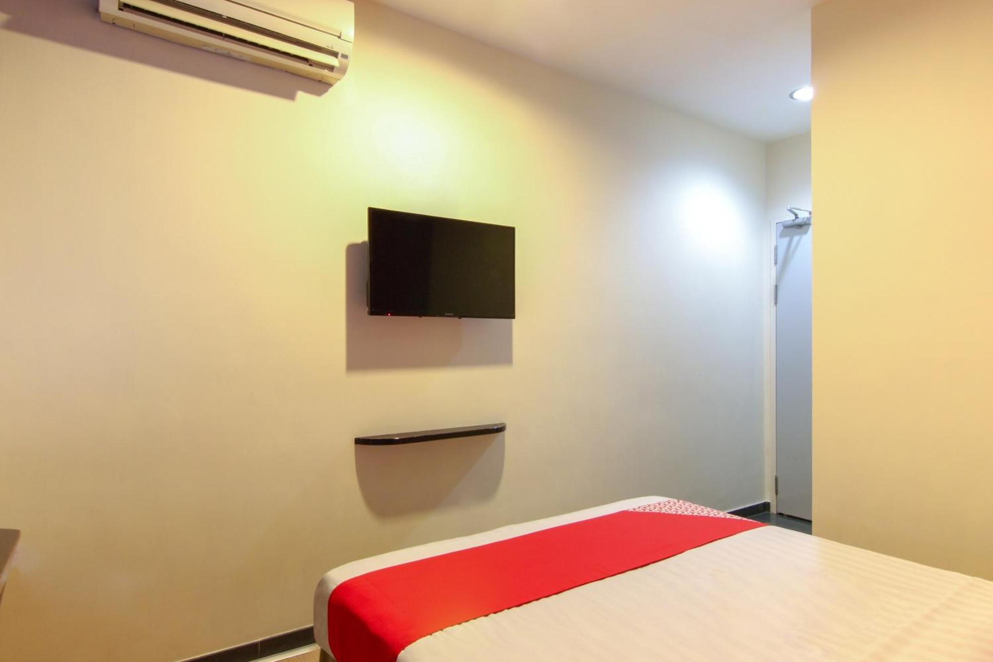 Super Oyo 43930 Hotel Esplanade SDK Buitenkant foto