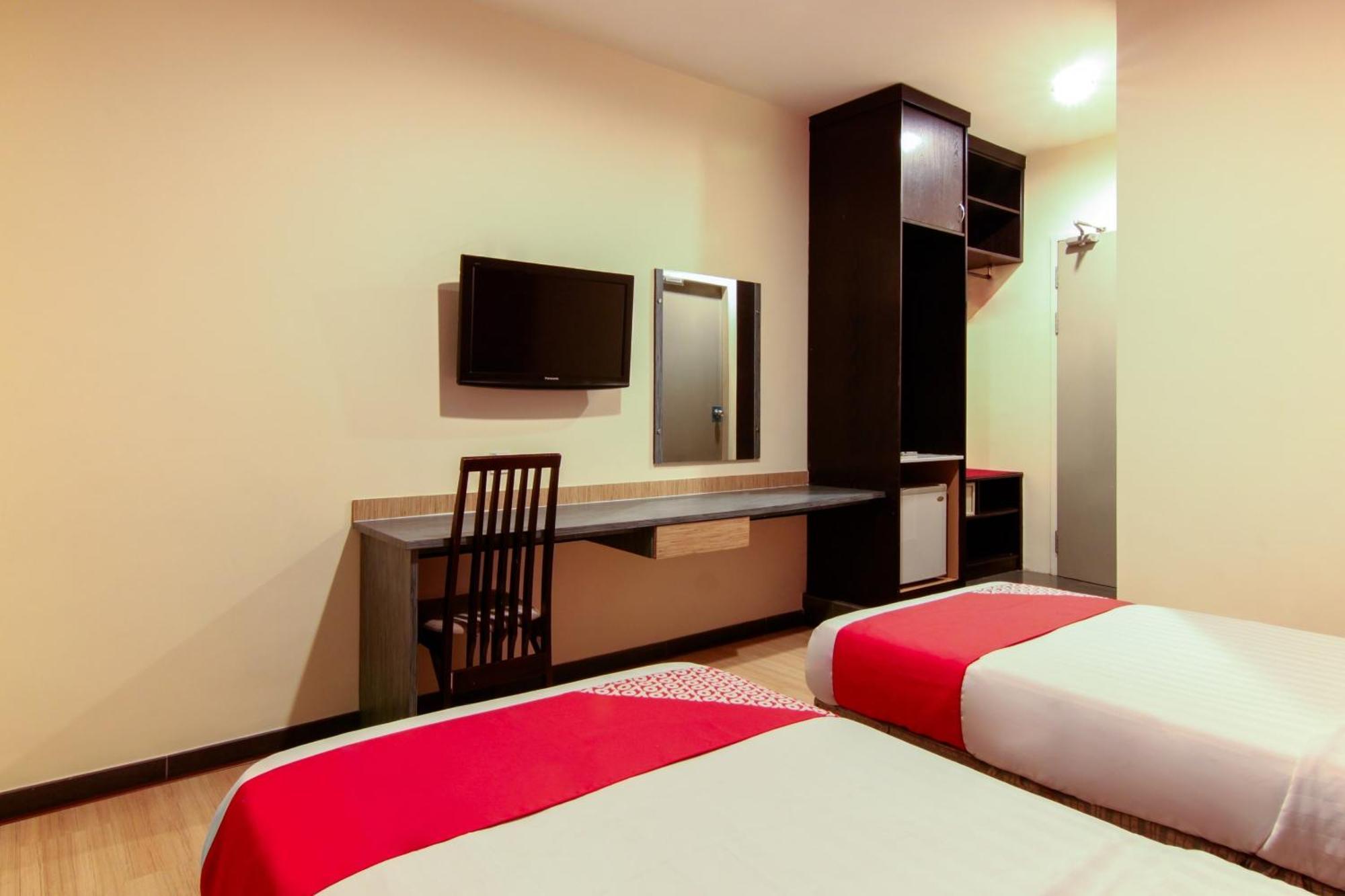 Super Oyo 43930 Hotel Esplanade SDK Buitenkant foto