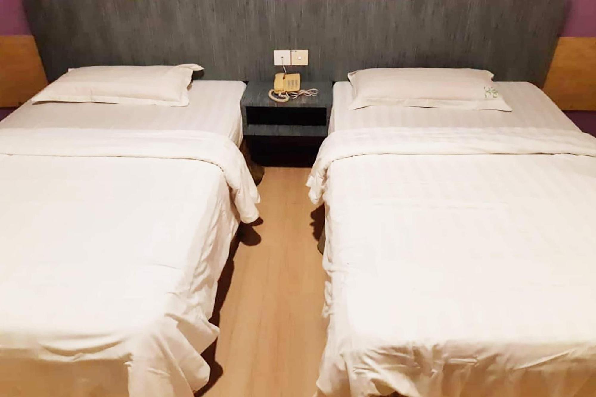 Super Oyo 43930 Hotel Esplanade SDK Buitenkant foto